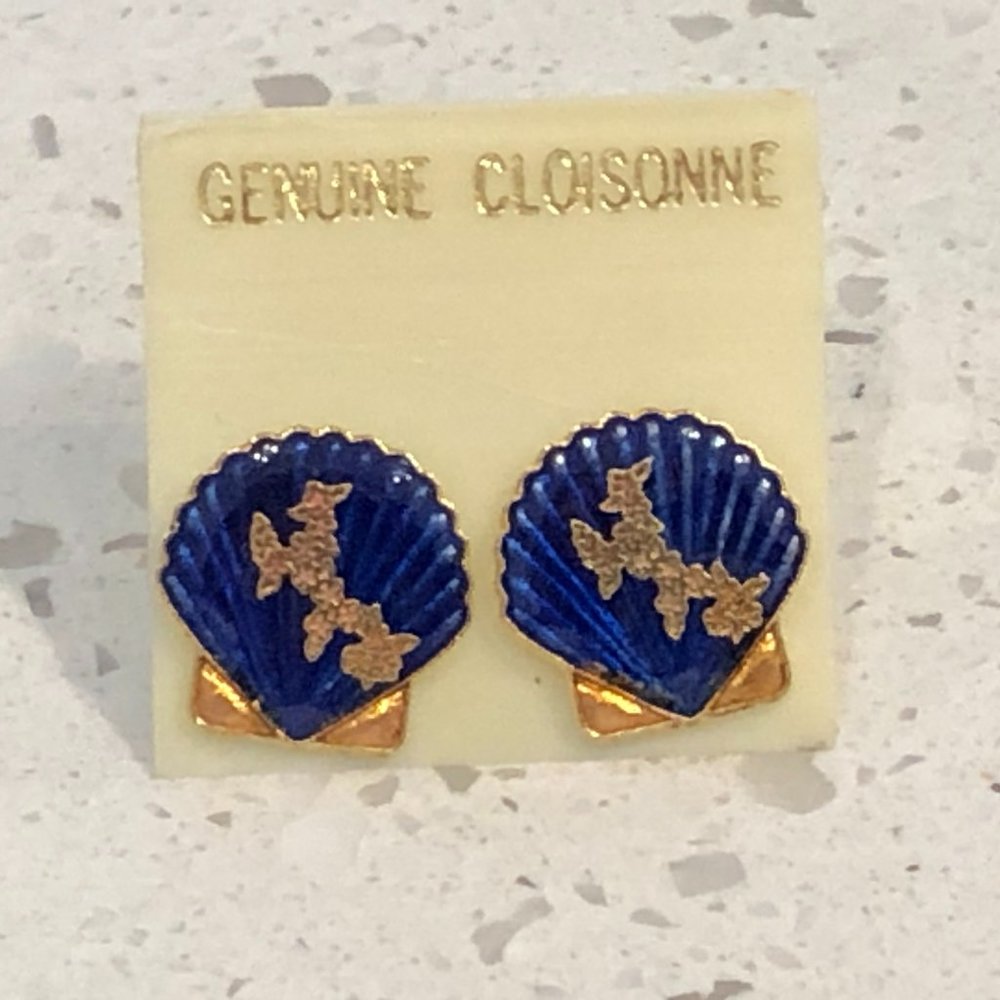 Vintage Cloisonne Enamel Scallop Shell Pierced Earrings Signed Giavan